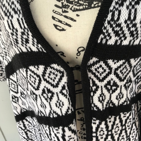 NW Women’s NY Collection Poncho/Cardigan - Picture 3 of 10